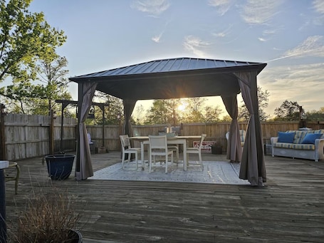Outdoor dining. The Woods and Willow Room. 1 queen bed ..cot can be added and private bathroom