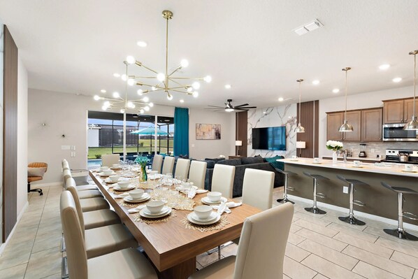 Dining - BRAND NEW!!!StarWars Theatre/SuperMario Games Room/Themed BedroomsPrivatePoolSpa (Kissimmee)