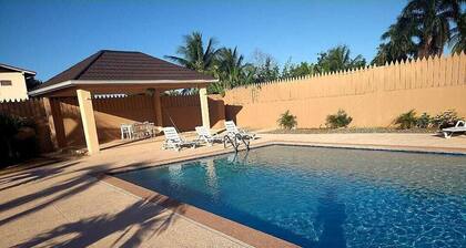 Javacay 2-Bedroom Town House Pool Wi-Fi Balcony