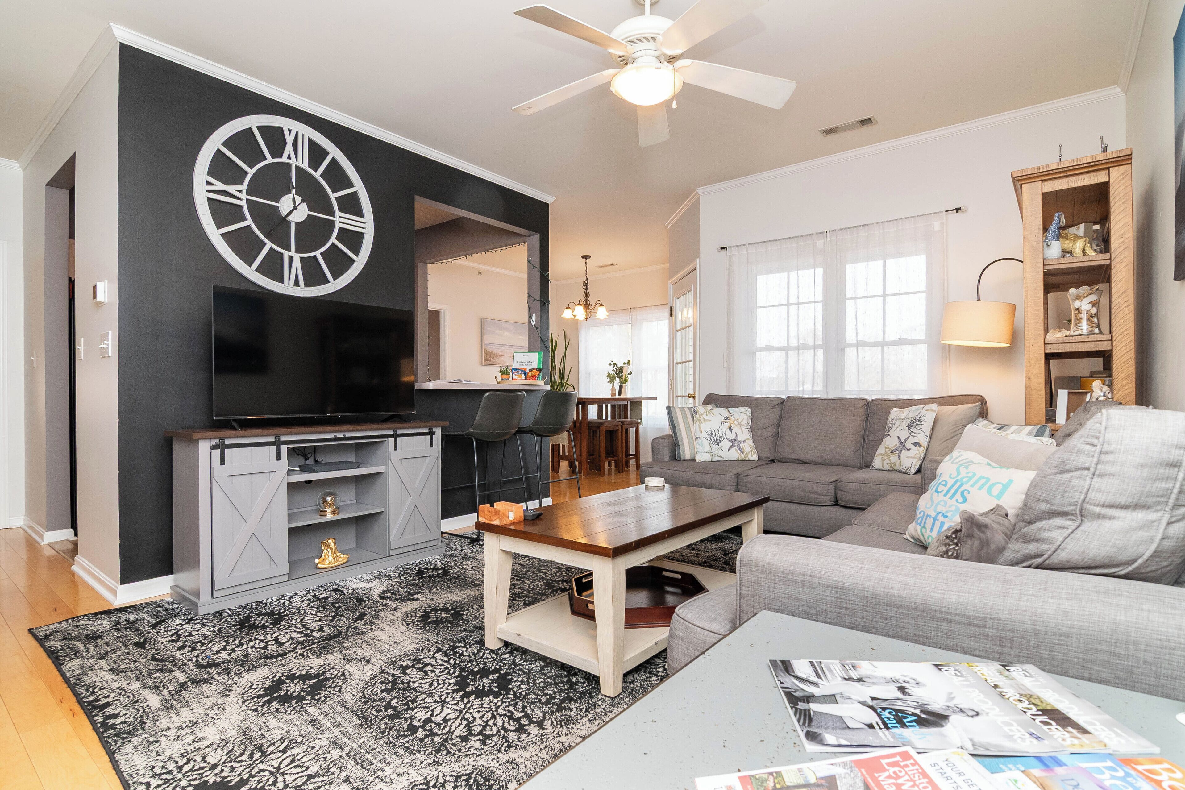 Smart TV, books, stereo