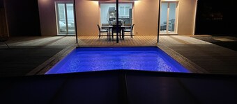 House sleeps 4 with heated indoor pool ( Maison L'Estuaire)