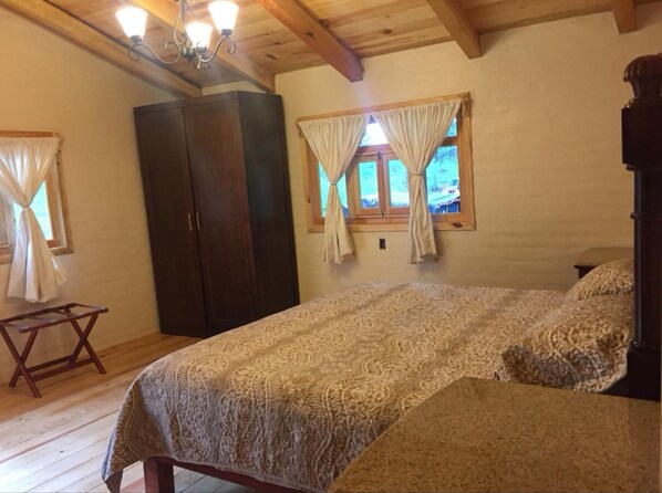 4 habitaciones, decoración personalizada y muebles diferentes 
