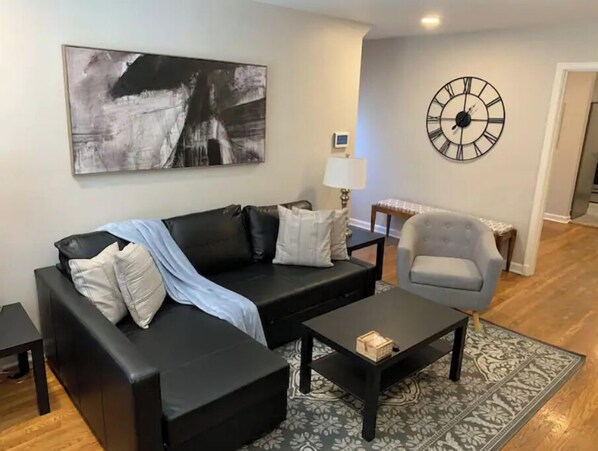 Living area - Peaceful Greenway retreat located in Memphis. (Memphis)