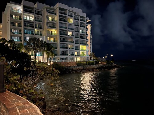 Condado Lagoon Villas/Connected Bayfront Studios w/views, kitchen/washer/dryer
