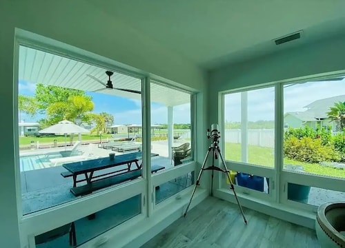 Stunning Luxury Riverfront Pool Home with Boat Dockage