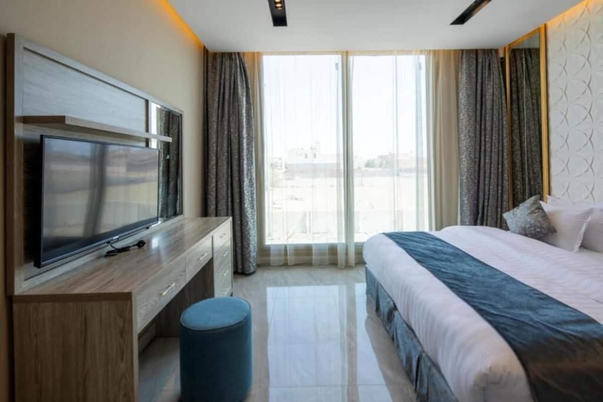 2 habitaciones, minibar, cortinas blackout y insonorización