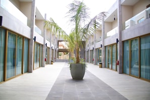 Interior detail - Kyona gold (Jeddah)