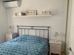 2 bedrooms, WiFi - Sea view apartment with private pool (Roses)