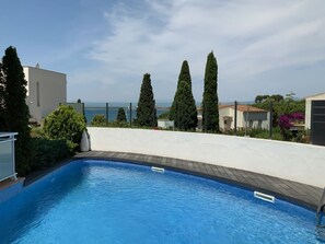 Outdoor pool - Sea view apartment with private pool (Roses)