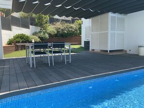 Outdoor dining - Sea view apartment with private pool (Roses)