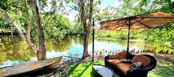 Serendipity Lakehouse with dock, canoes and kayaks  plus we are pet friendly!