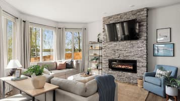 Smart TV, chimenea, futbolito y tenis de mesa