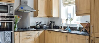 2 bedroom accommodation in Leatherhead, near Surrey