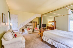 1 bedroom, iron/ironing board, WiFi, bed sheets - Historic King William Loft | Down Town | Pearl (San Antonio)