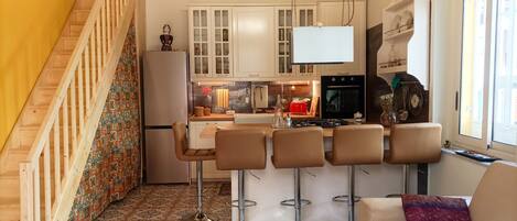 Frigorifero, forno, piano cottura, lavastoviglie