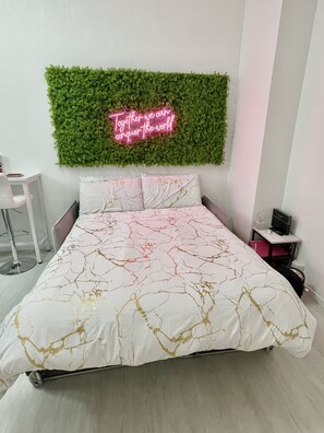 1 bedroom, iron/ironing board, travel cot, free WiFi