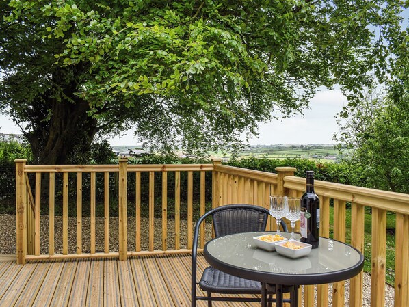 Outdoor dining - 1 bedroom accommodation in Buckland Brewer, near Bideford (Buckland Brewer, near Bideford)