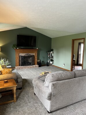 Smart TV, fireplace