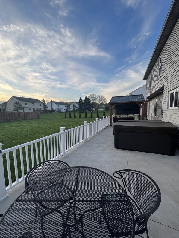 Outdoor dining