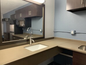 Studio, 1 King Bed, Non Smoking | Desk, laptop workspace, soundproofing, iron/ironing board - HomeTowne Studios by Red Roof Battle Creek (Battle Creek)