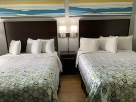 Escritorio y espacio para trabajar con laptop 