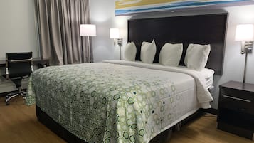 Estudio, 1 cama King size, para no fumadores | Escritorio, espacio para trabajar con laptop y insonorización