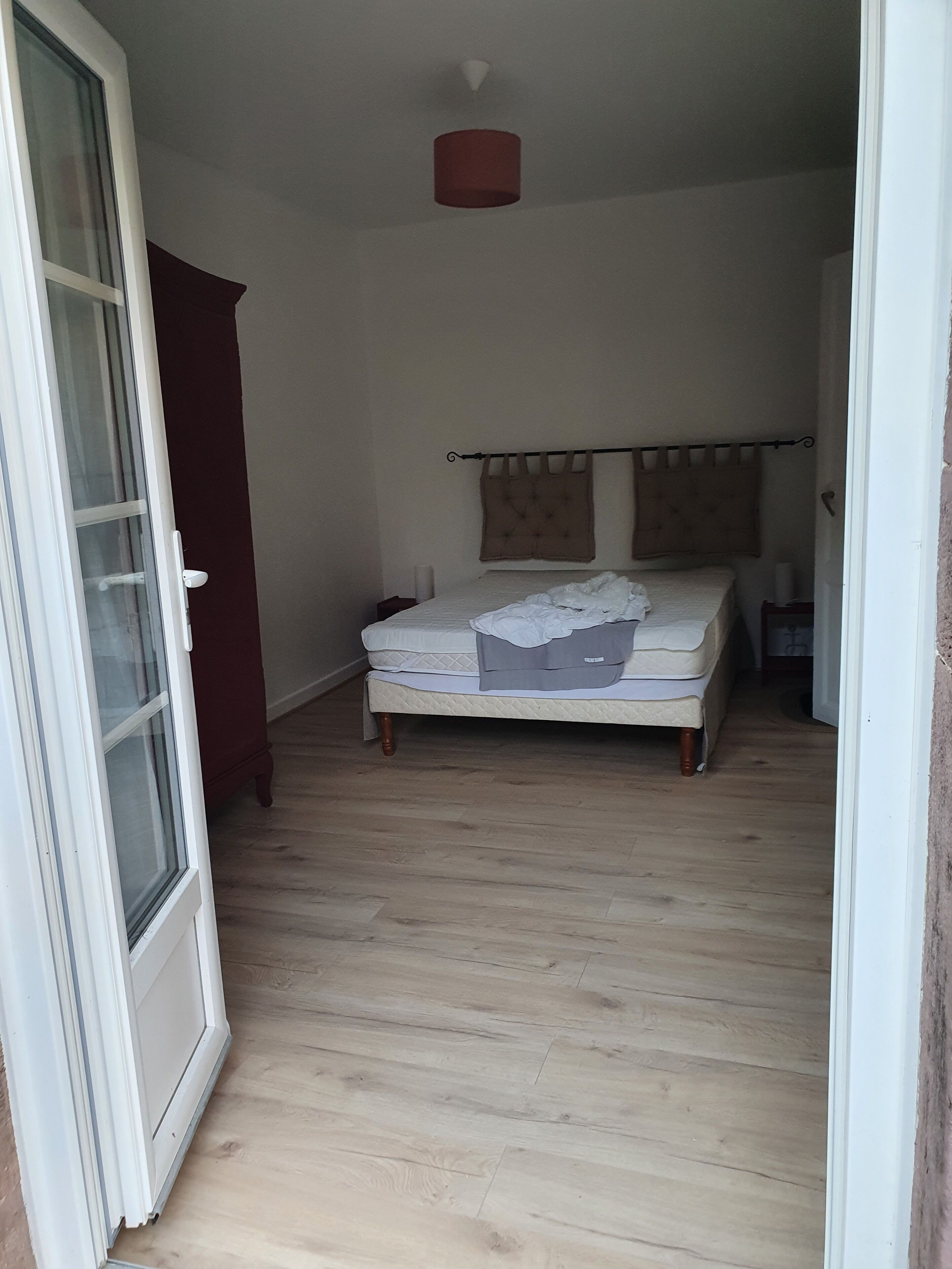 2 slaapkamers, geluiddichte muren, gratis wifi, beddengoed