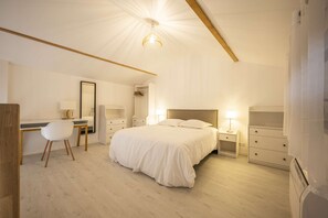 1 bedroom, desk, iron/ironing board, WiFi - Apartment Comfortable in the centre of Pau: parking, AC... (Pau)