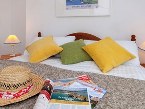 Room - A dog-friendly ‘Haven Secret Waterway’ holiday cottage in Llangwm near Burton. (Llangwm, near Burton)