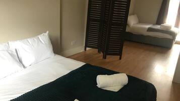 Apartment | 4 bedrooms, iron/ironing board, free WiFi, bed sheets