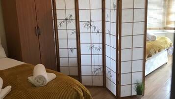 Apartment | 4 bedrooms, iron/ironing board, free WiFi, bed sheets