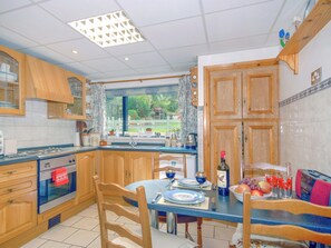 Cookware/dishes/utensils