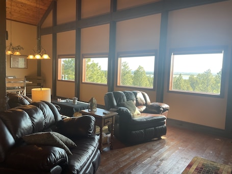 スマートテレビ、暖炉、ステレオ. Charming 3-bedroom vacation home in Pine Haven