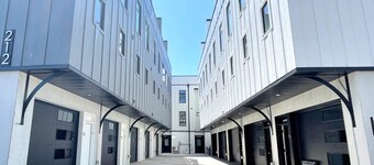 Corner Luxury Townhouse - Downtown Traverse City