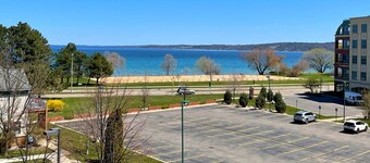 Corner Luxury Townhouse - Downtown Traverse City