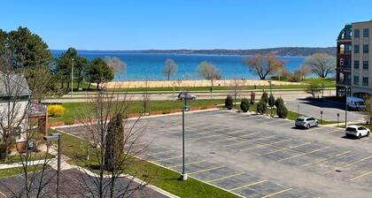 Corner Luxury Townhouse - Downtown Traverse City