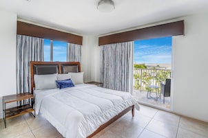 Deluxe Suite, 3 Bedrooms | Premium bedding, down comforters, memory foam beds, laptop workspace