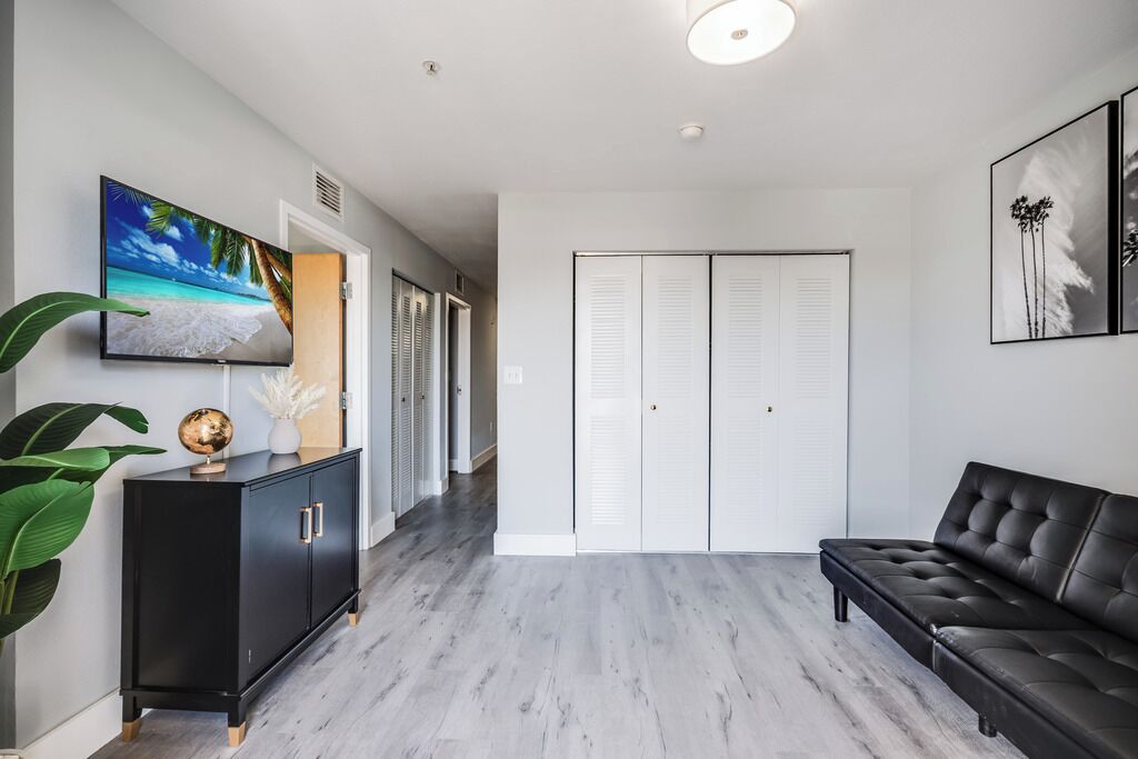 Appartement Luxe, 2 chambres, vue fleuve | Coin séjour | Télévision à écran plat, Netflix, Hulu, services de streaming