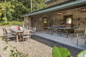 Outdoor dining - Glaneirw Coach House has been carefully restored to its former glory. (Tanygroes, near Llangrannog)