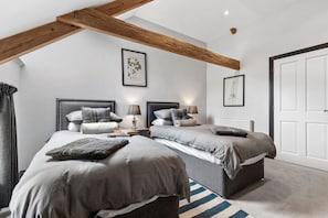 5 bedrooms, free WiFi, bed sheets