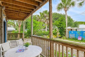 Appartamento (Another Endless Summer on B Street (U) | Esterni