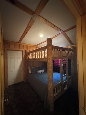 9 bedrooms, free WiFi, bed sheets
