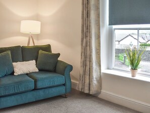 Living area - 3 bedroom accommodation in Bala (Bala)