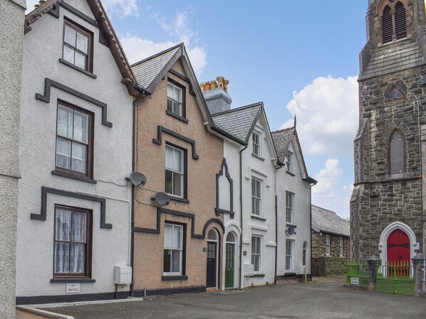 Exterior - 3 bedroom accommodation in Bala (Bala)