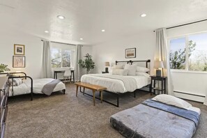 3 chambres, lit avec matelas en mousse à mémoire, bureau