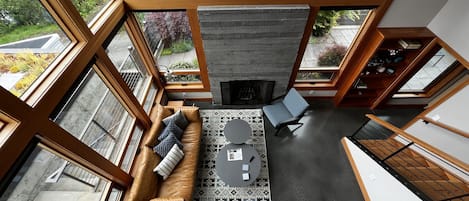 TV connectée, lecteur de DVD, livres, médiathèque