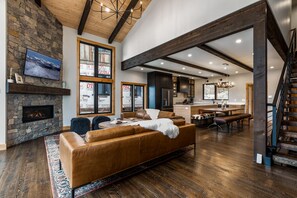 Televisión, chimenea y videojuegos 