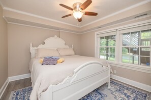 5 bedrooms, free WiFi, bed sheets, wheelchair access