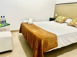 16 bedrooms, WiFi, bed sheets - A 3 Horas de Bogotá Villa Hotel Boutique  clima cálido  piscina solo  DICIEMBRE (Ricaurte cundinamarca)
