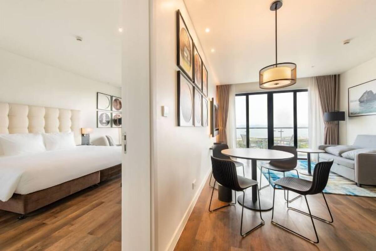 1 chambre, minibar, coffres-forts dans les chambres, bureau